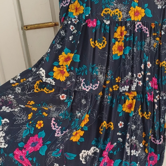 Flowy floral sundress - Picture 5 of 5